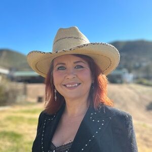 Meet your Posher, Suzanne